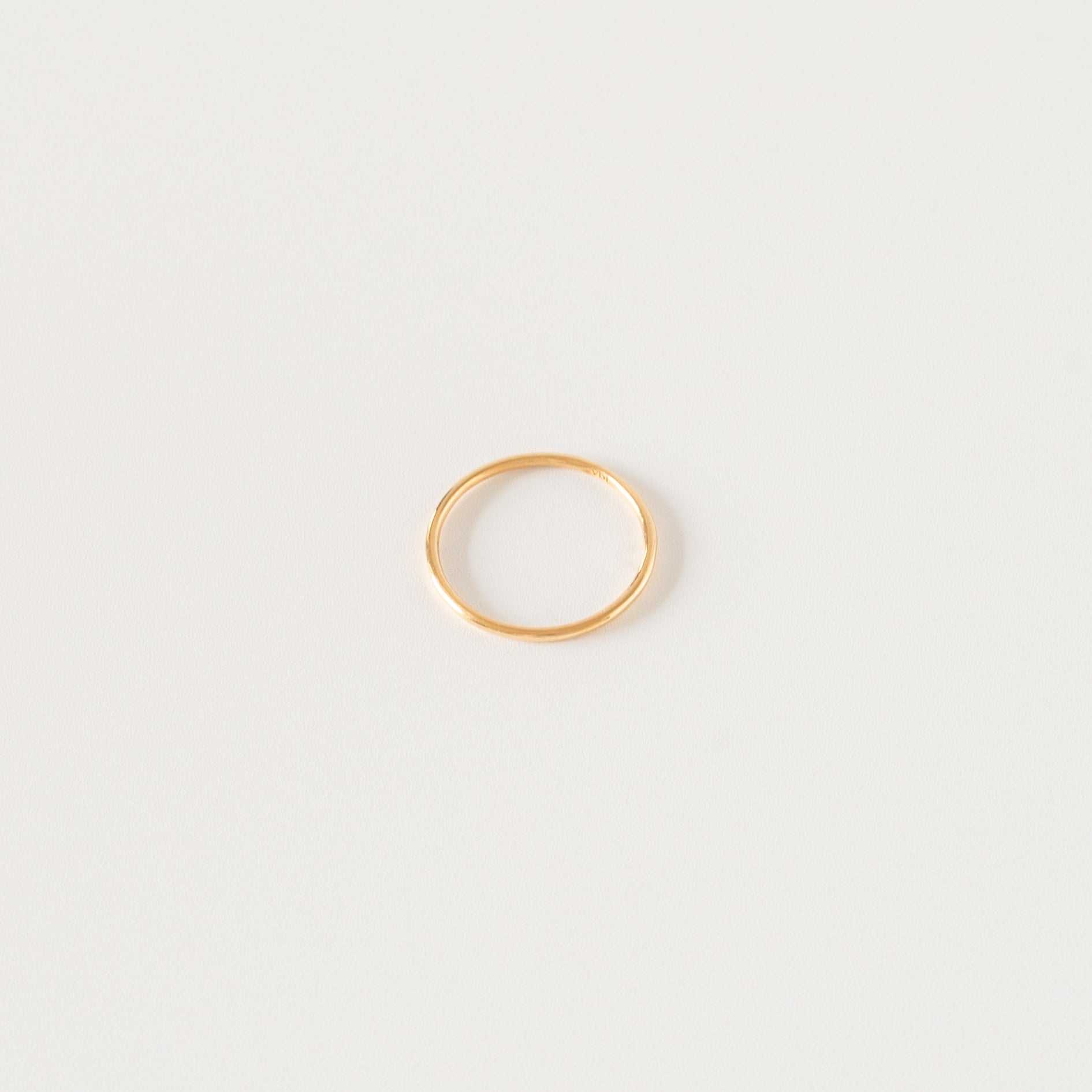 ESSENTIALS Thin Ring