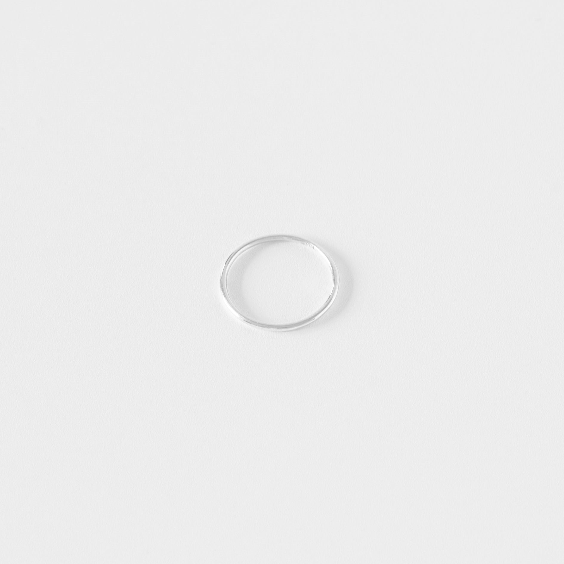 ESSENTIALS Thin Ring