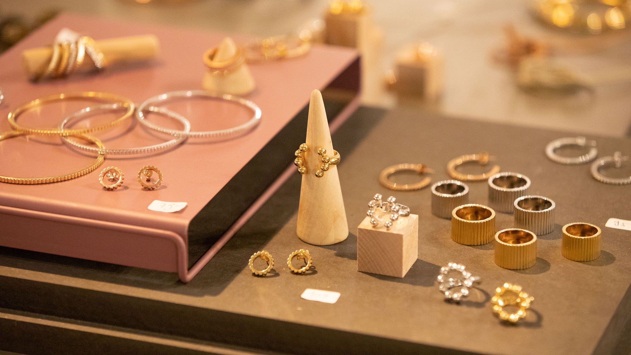 V DESIGN LAB Jewellery featured on hello Zurich & the Next Xmas Markets