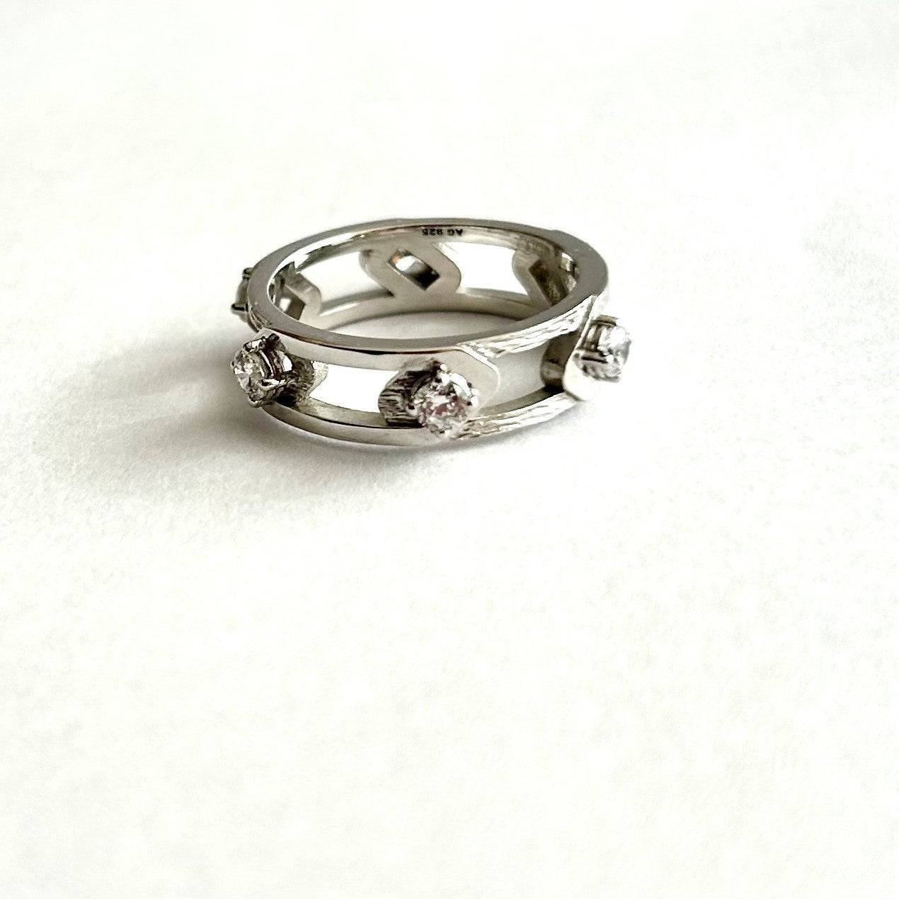 V DESIGN LAB Jewellery showcasing a long thought through new Ring at "Der letzte Ring" traveling Exhibition