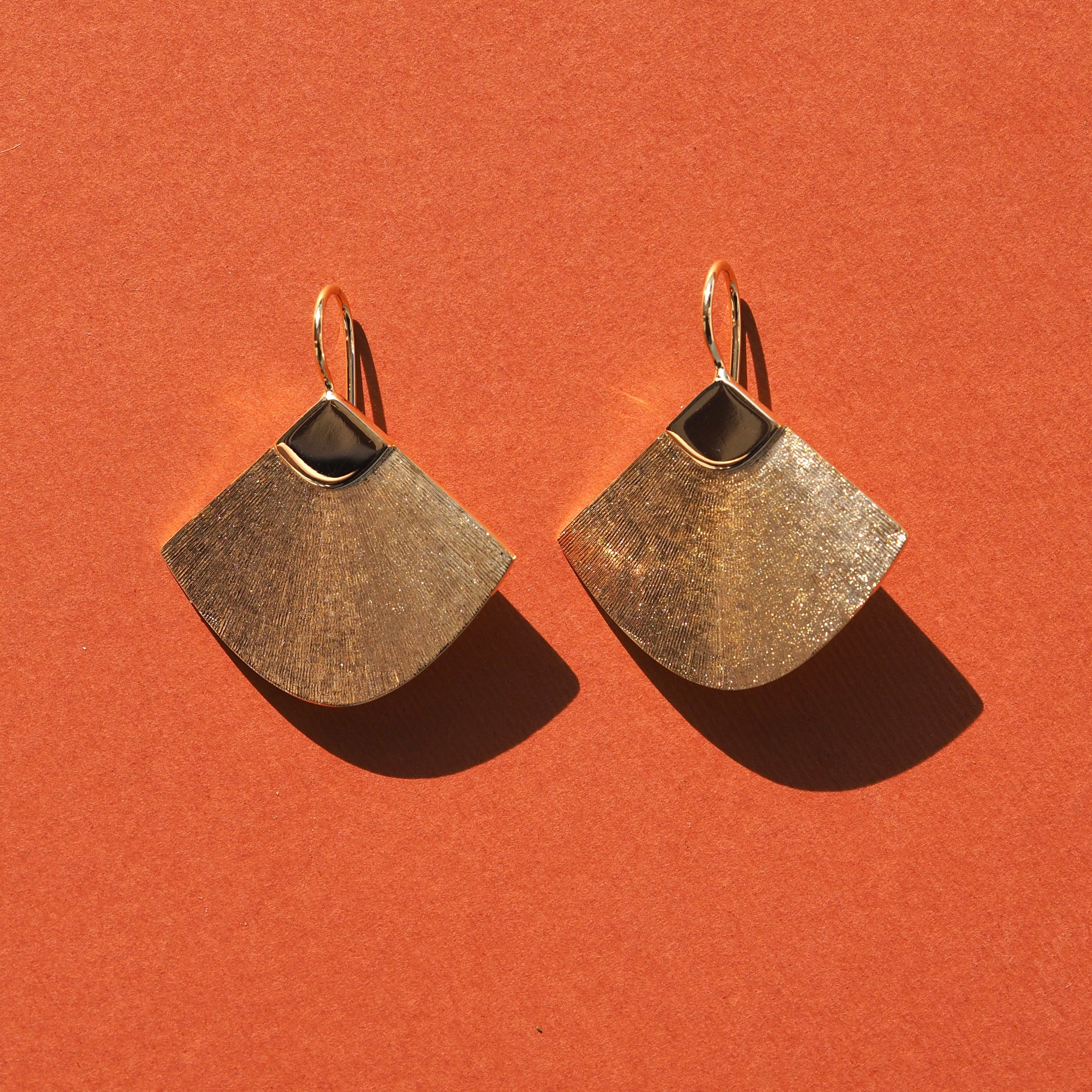 V DESIGN LAB ABANICOS Big Pendant Earrings