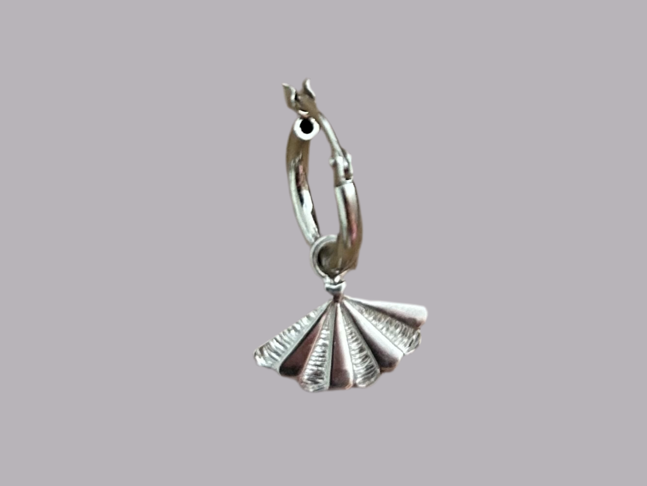 SANTIAGO Single Mini Hoops with Shell Pendants - 16mm