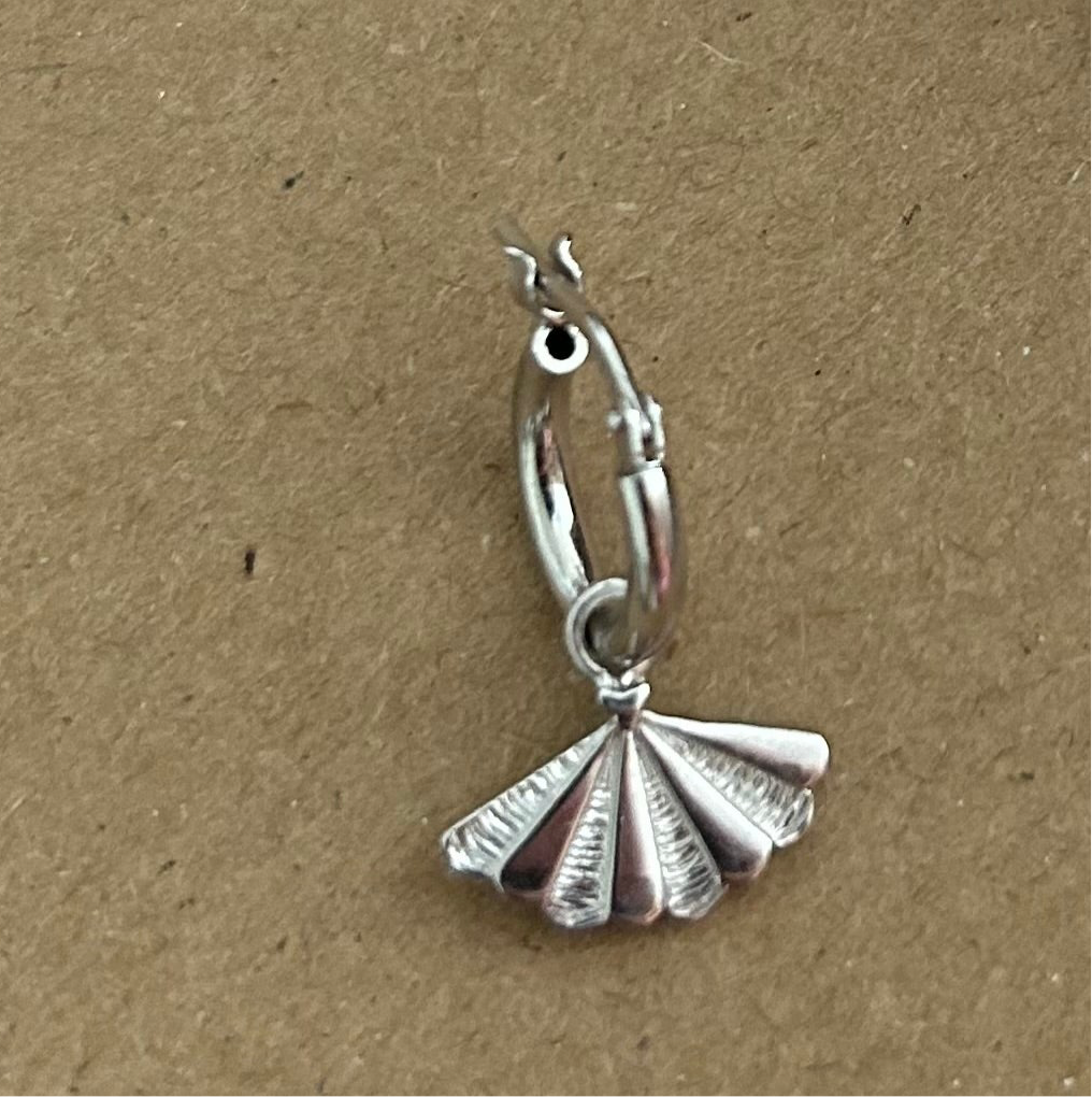 SANTIAGO Single Mini Hoops with Shell Pendants 12mm