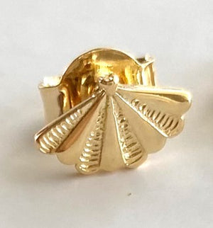 SANTIAGO Shell Mini Studs