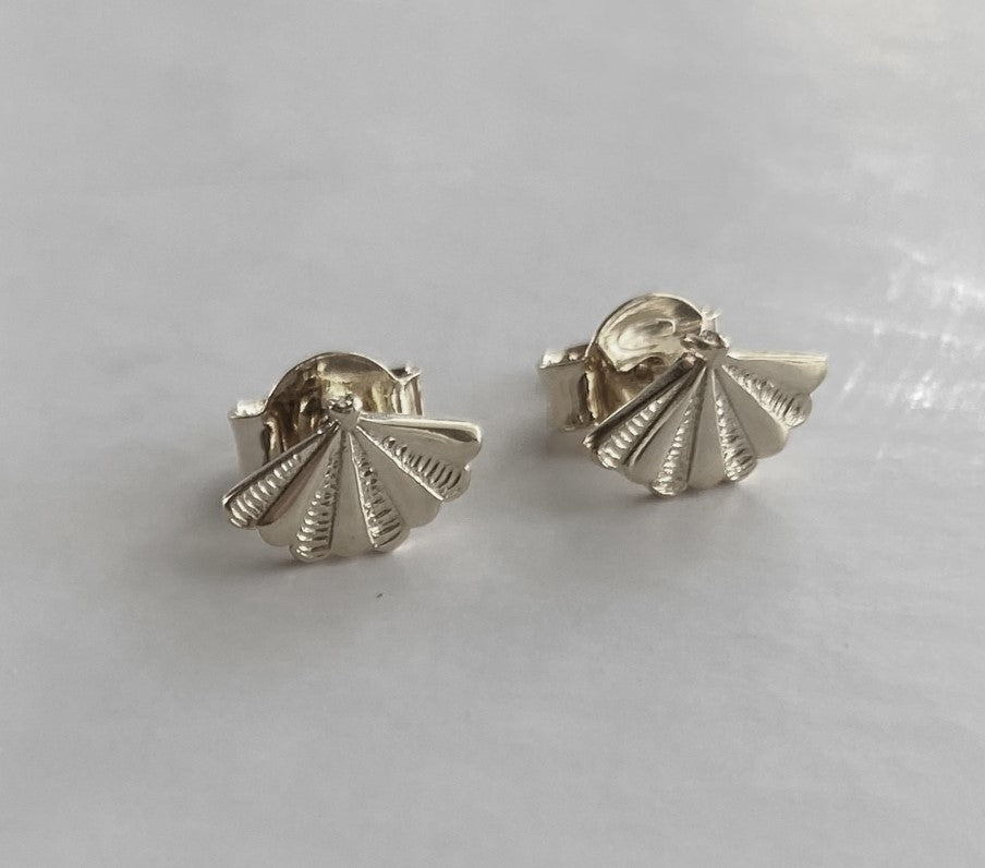 SANTIAGO Shell Mini Studs