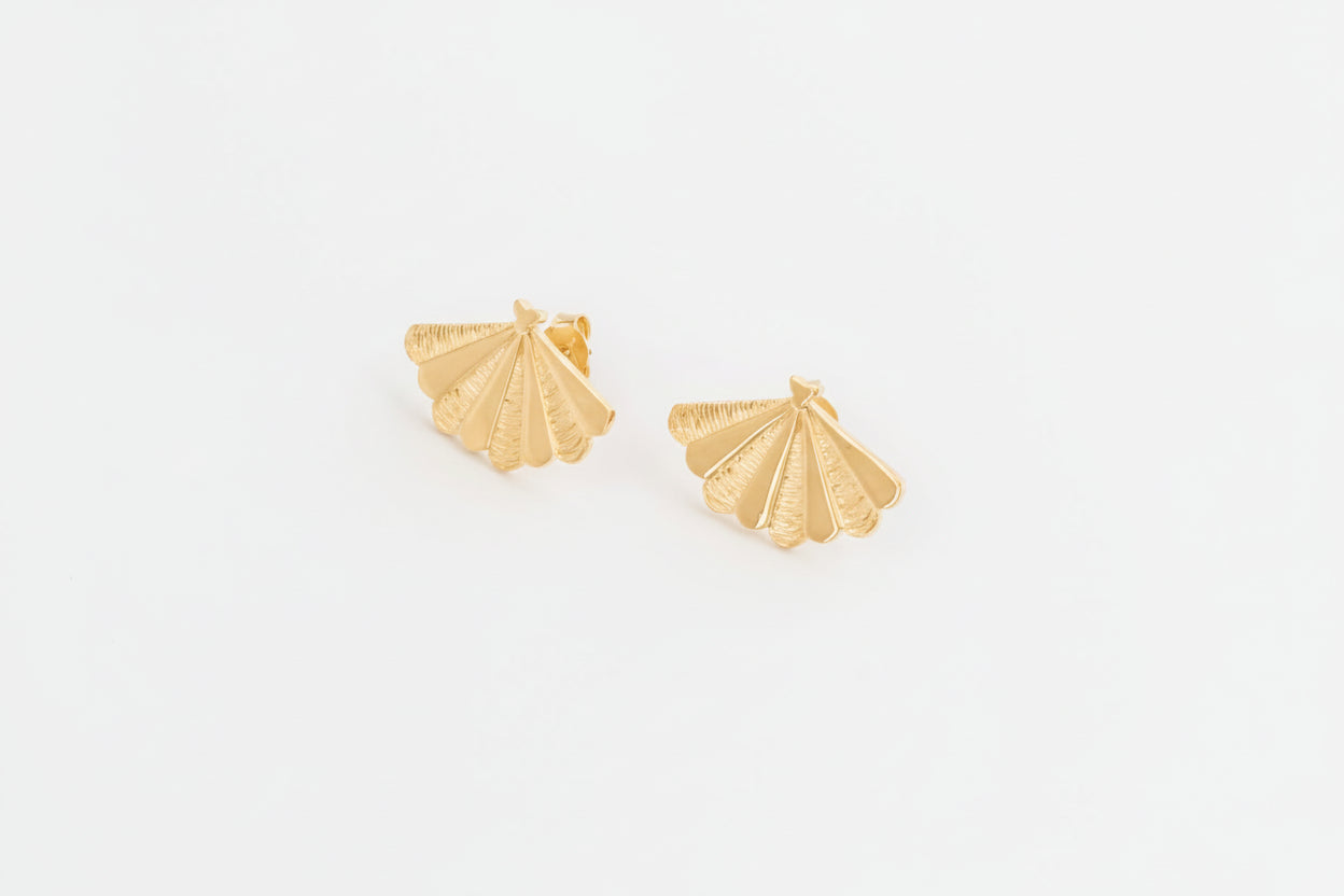 SANTIAGO Shell Stud Earrings